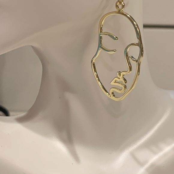 ✨NWT Abstract Minimal Face Dangle Earrings - Picture 7 of 9